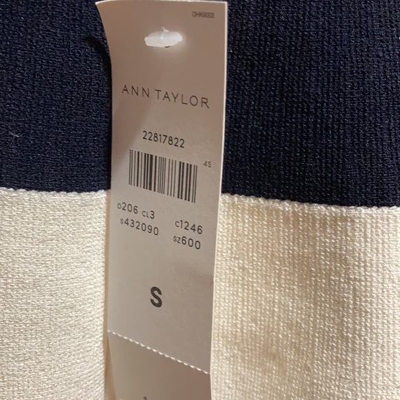 Ann Taylor Off The Shoulder Shirt - Picture 4 of 4